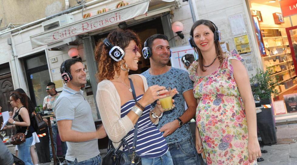 Tutti in piazza a ballare in silenzio 