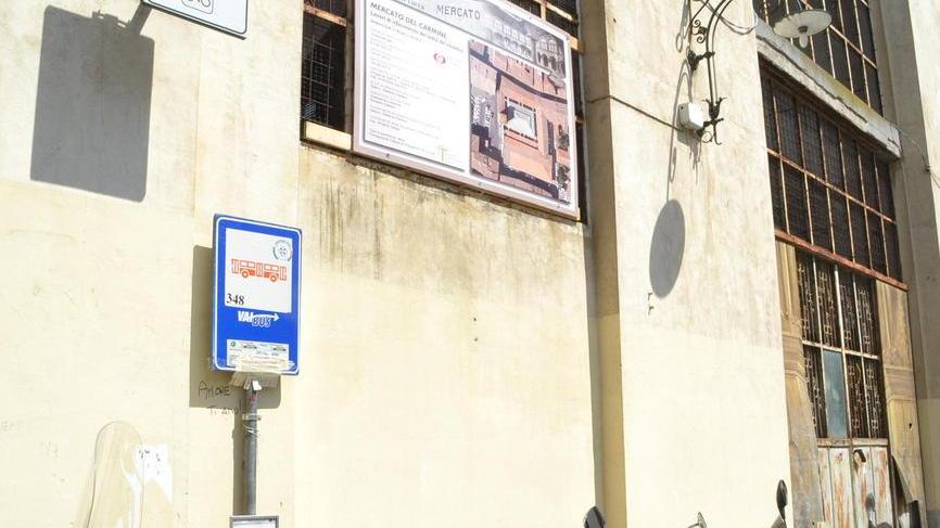 Piazza del Carmine il bus non passa più e la rabbia esplode