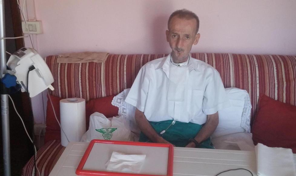 Malato e sotto sfratto: «Abbandonato da tutti»