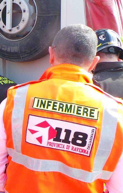Scontro fra tre auto, un ferito 