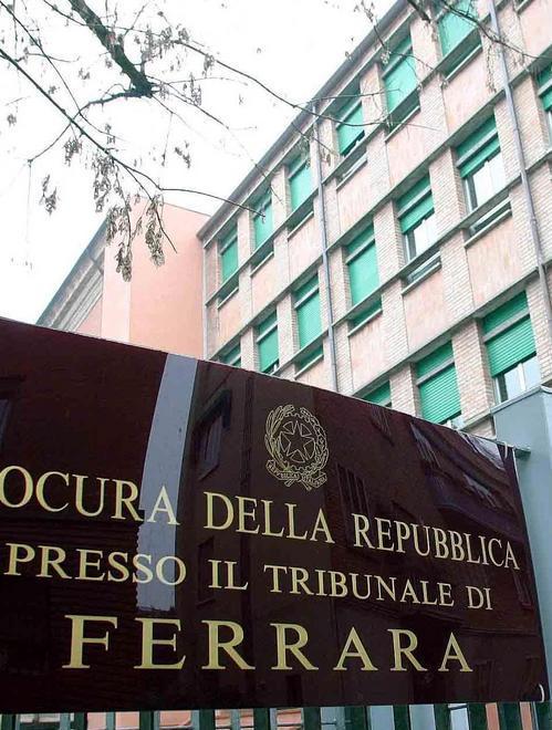La ex lo accusa: non paghi Lui replica: è estorsione 