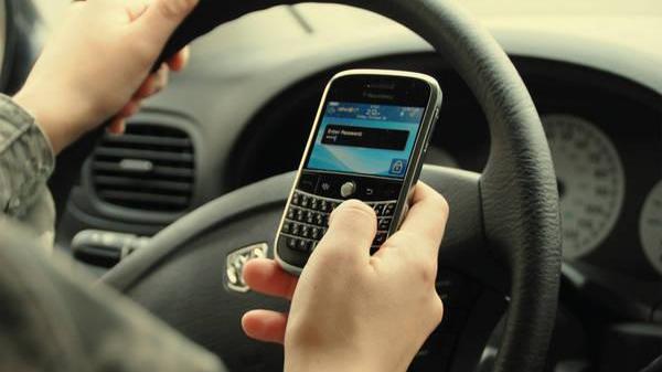 Automobilisti di Monsummano e Larciano sempre più indisciplinati: aumentano le multe per i cellulari
