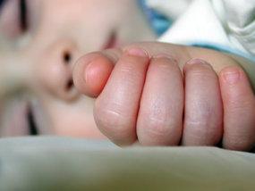 Muore in culla un bambino di soli cinque mesi 