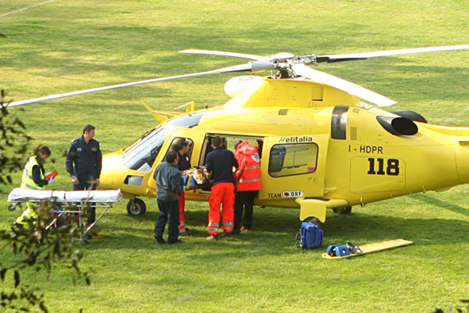 Cade in gara, baby-ciclista ricoverato in elicottero 