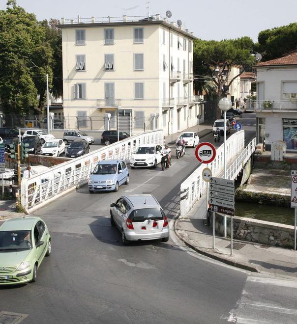 Cantiere del ponte girante, si comincia da via Pilo 