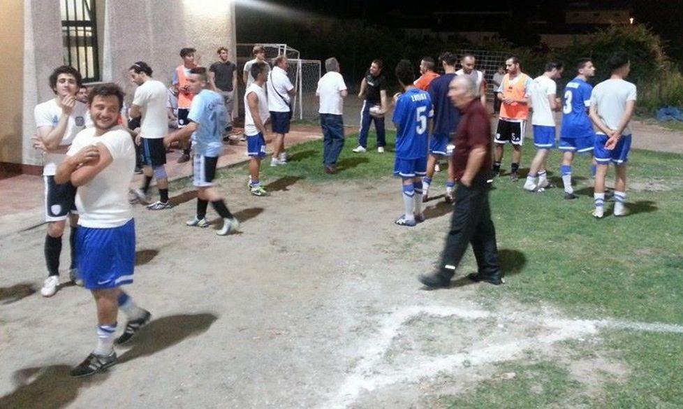 Tutti in campo però gli arbitri non ci sono rinviata la partita