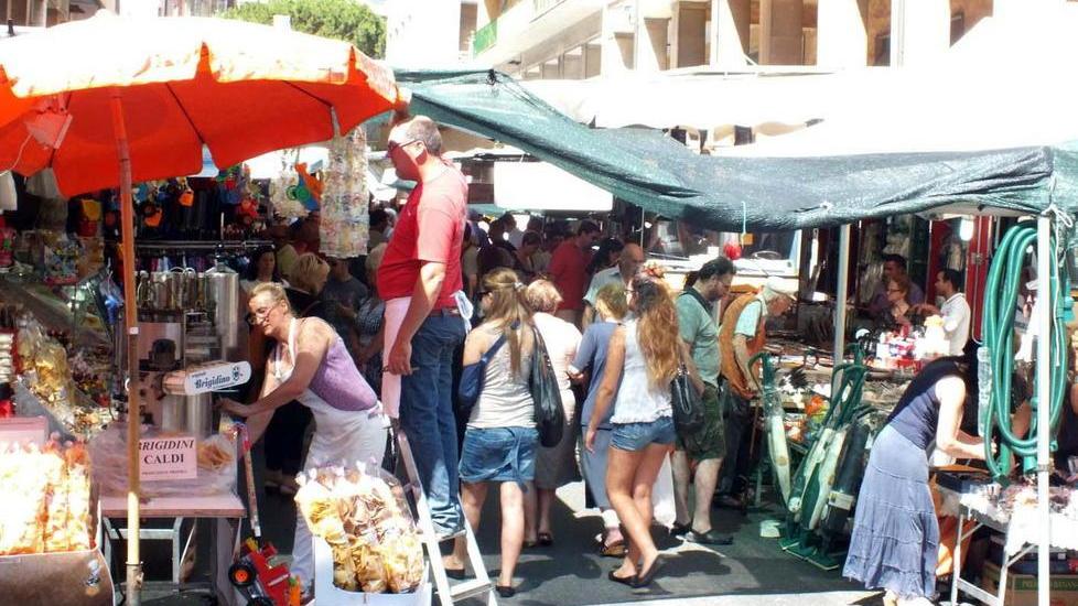 Mercato in piazza con più di 140 banchi e fuochi d’artificio