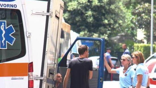 Scooterista travolto da camion, è grave