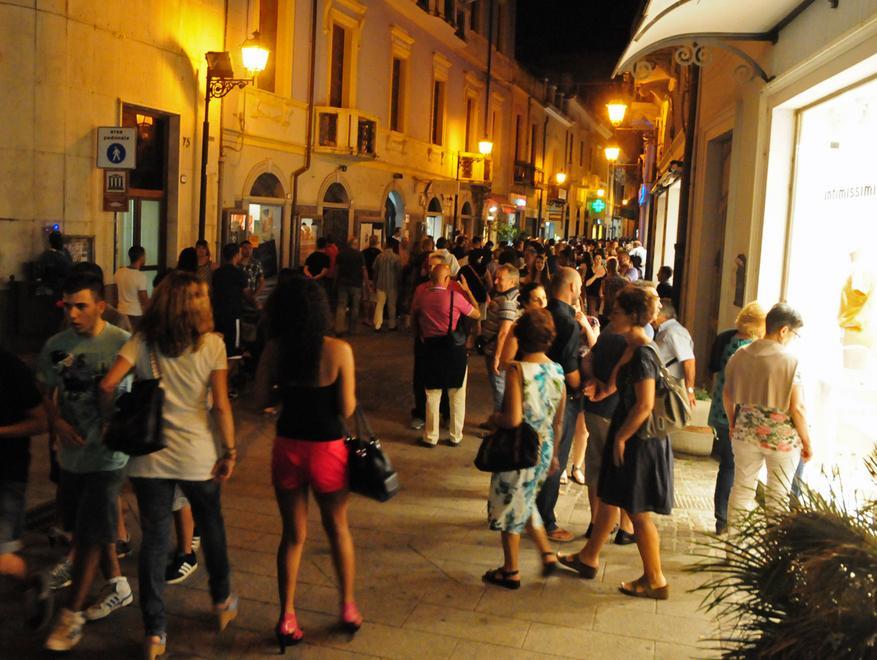 Shopping sotto le stelle, sei serate sino ad agosto 