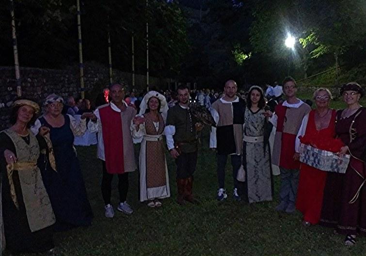 Successo al borgo per la cena sotto le stelle