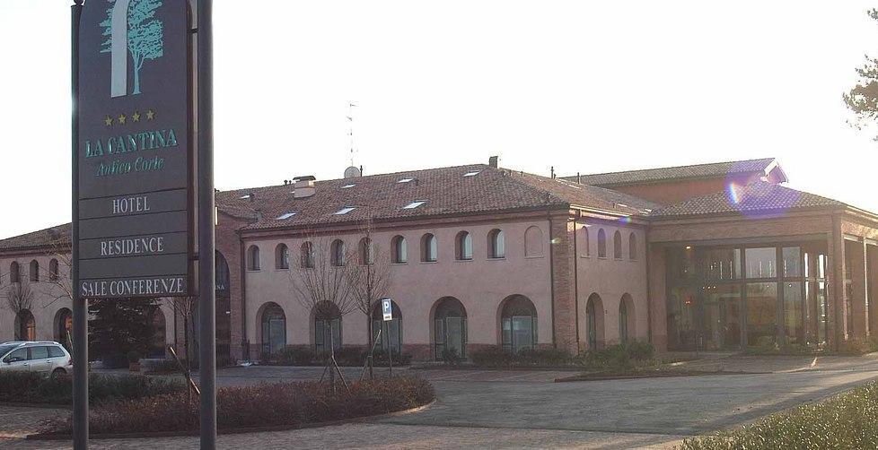 Tenta il suicidio in hotel Salvata dalla polizia 