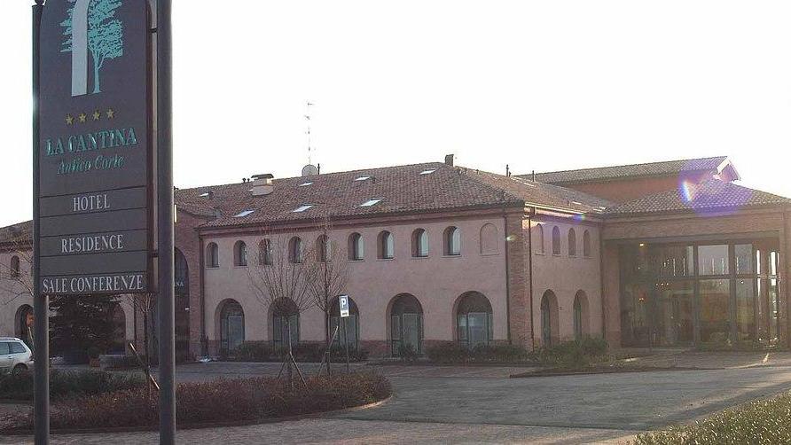 Tenta il suicidio in hotel Salvata dalla polizia
