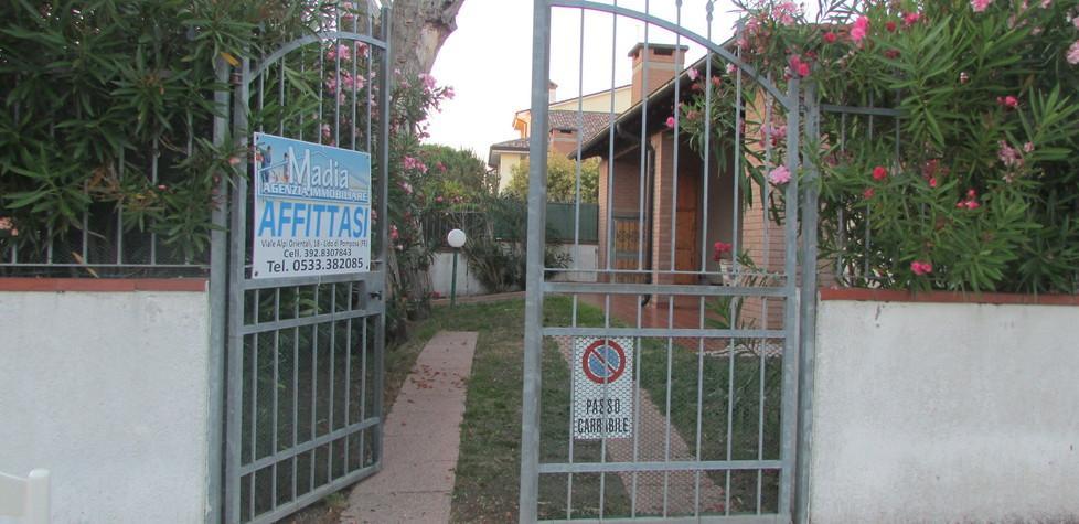 «Mio fratello ha il viso sfregiato» 