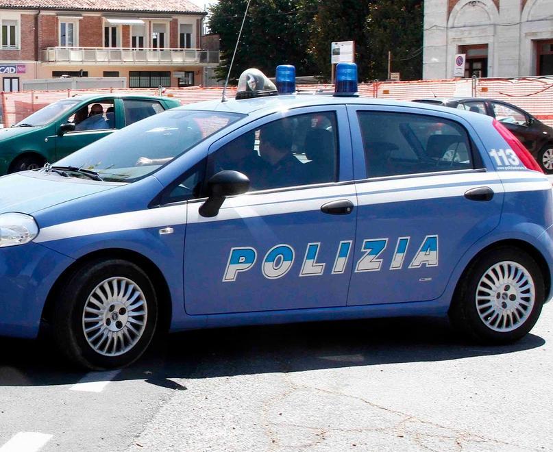 Gli versa quasi 10mila euro ma l’annuncio era una truffa