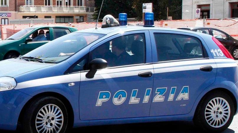 Gli versa quasi 10mila euro ma l’annuncio era una truffa