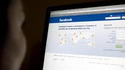 Scrive su Facebook che è in vacanza, le svaligiano la casa