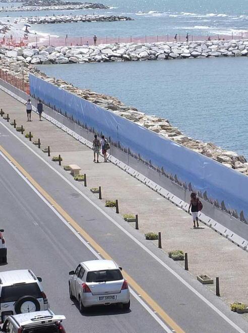 Ditta a rischio penali per i ritardi nei lavori alle spiagge di ghiaia 