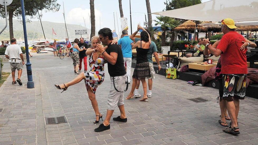 Sfida lanciata, è il tempo del gioco “Elba in uno scatto”