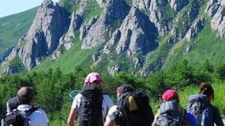Camminata in mezzo al verde con i donatori di sangue