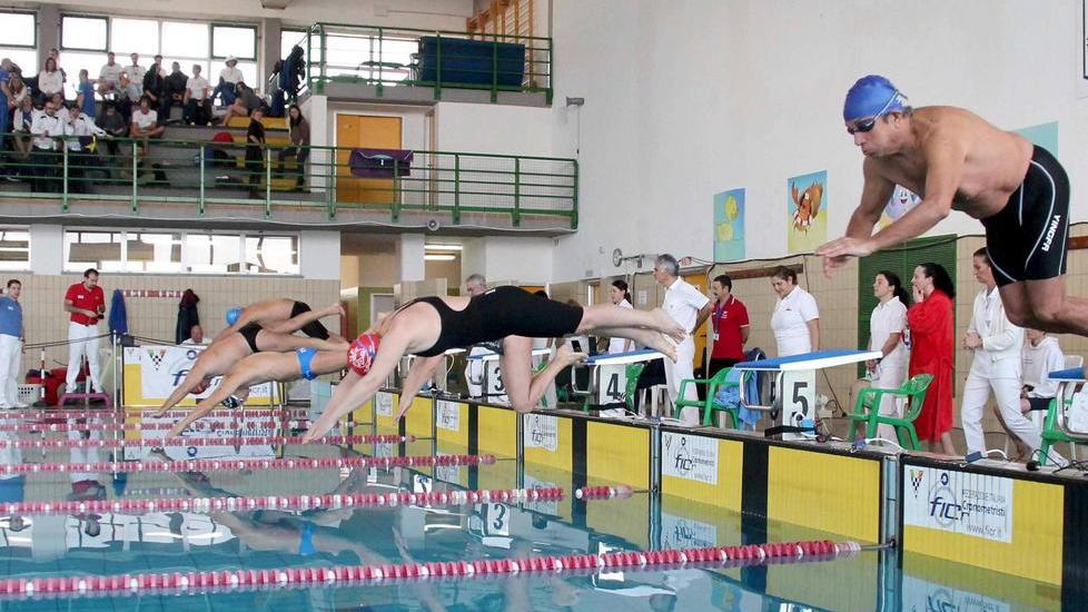 Salvamento e nuoto: vigili del fuoco superstar