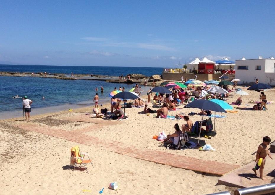 Spiagge prive di servizi e senza salvamento a mare 