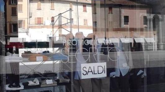 Saldi, primi affari in città per i prezzi con lo sconto