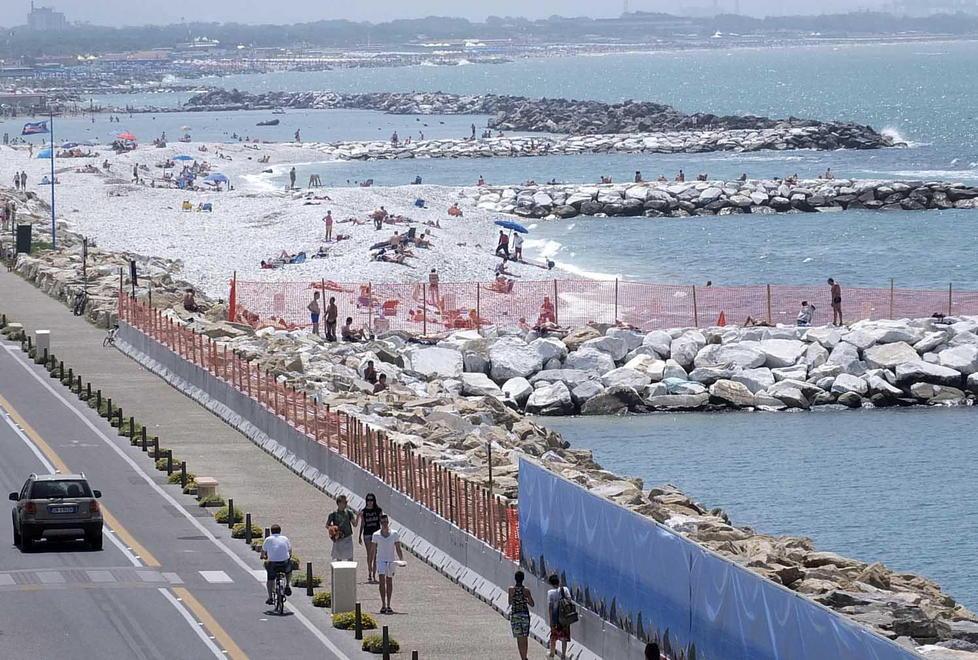 Stop ai lavori per le spiagge di ghiaia 