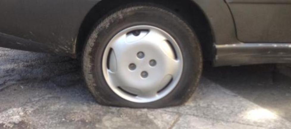 Vandali a San Marco, squarciate le gomme a una ventina di auto