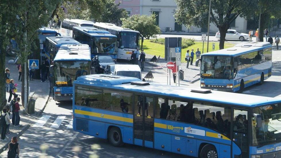 Scontro tra commercianti e Comune sulla sosta dei bus in piazzale Boccherini