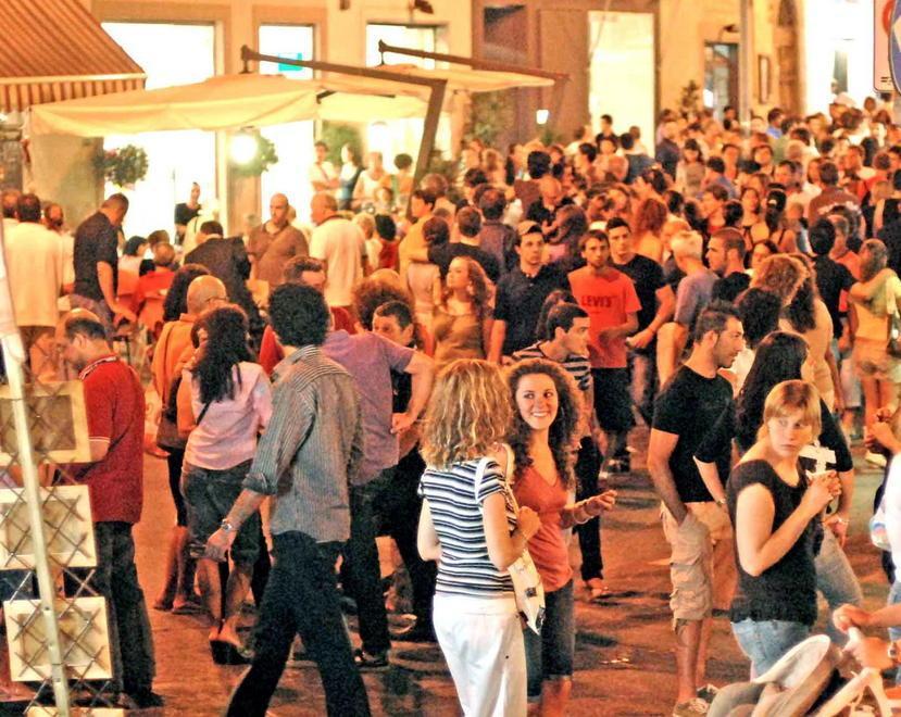 Troppi eventi serali: a rischio gli spettacoli dei commercianti. È polemica 