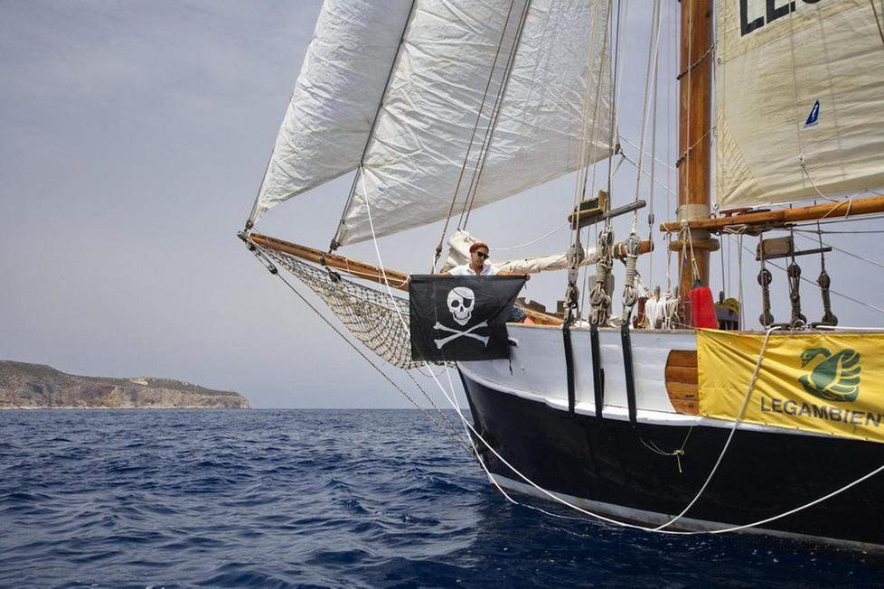 Goletta verde, 5 vele nere al ministro Guidi per la corsa al petrolio in Sardegna