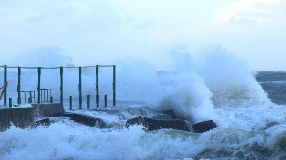 Vento forte e onde alte fino a 5 metri: è allerta meteo