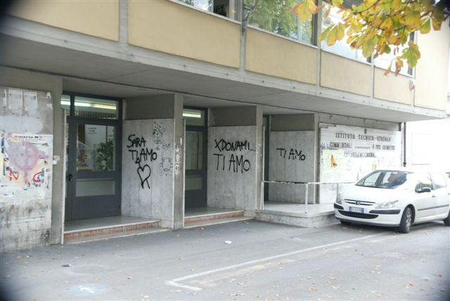 Lite a scuola: prima deriso, poi picchiato 