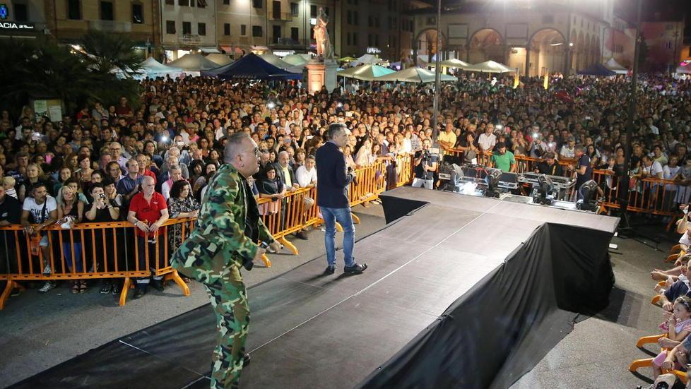 In 25mila a fare festa al ritmo dei Righeira e delle discoteche 
