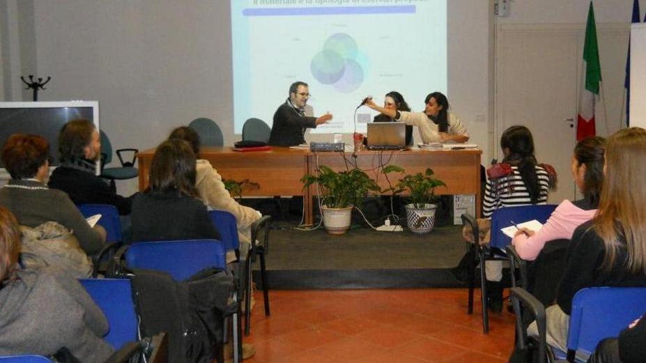 Laurea riposta nel cassetto per fare i corsi di pelletteria