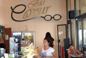 Riaperto il bar Cavour. Il gestore: «Ora è tutto a posto»