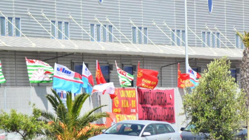 Mtm verso la chiusura, in 108 a casa