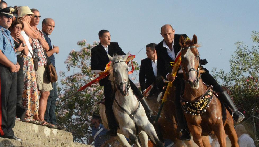 In 50mila stregati dalla corsa dei cavalieri 