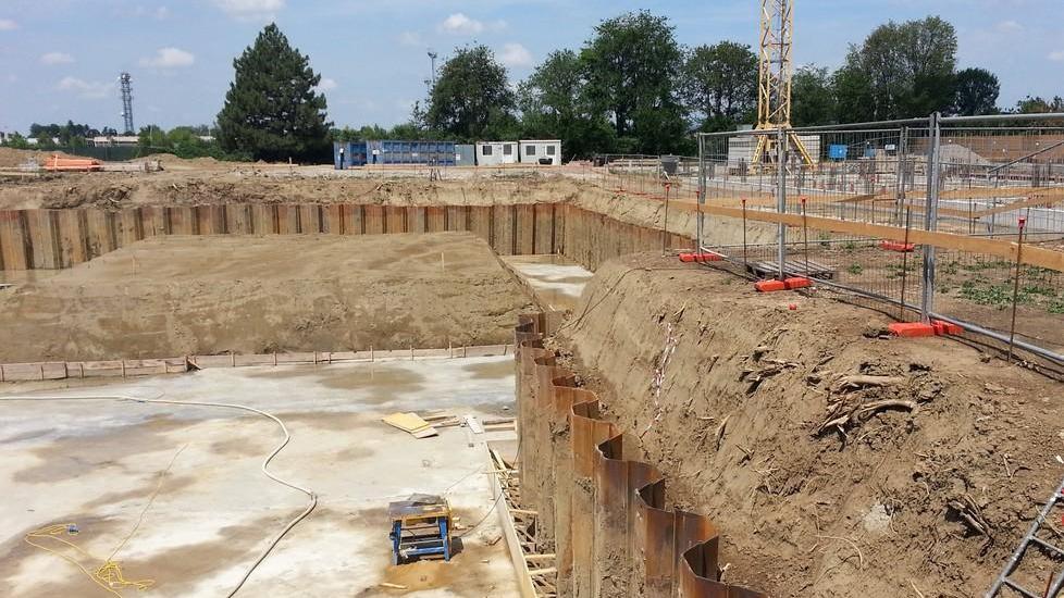 Il cantiere della nuova piscina “disincentiva” i nuotatori