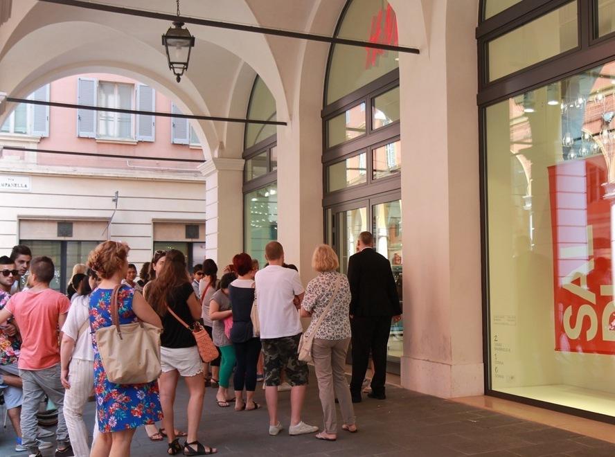 Saldi estivi, una partenza fra luci e ombre 