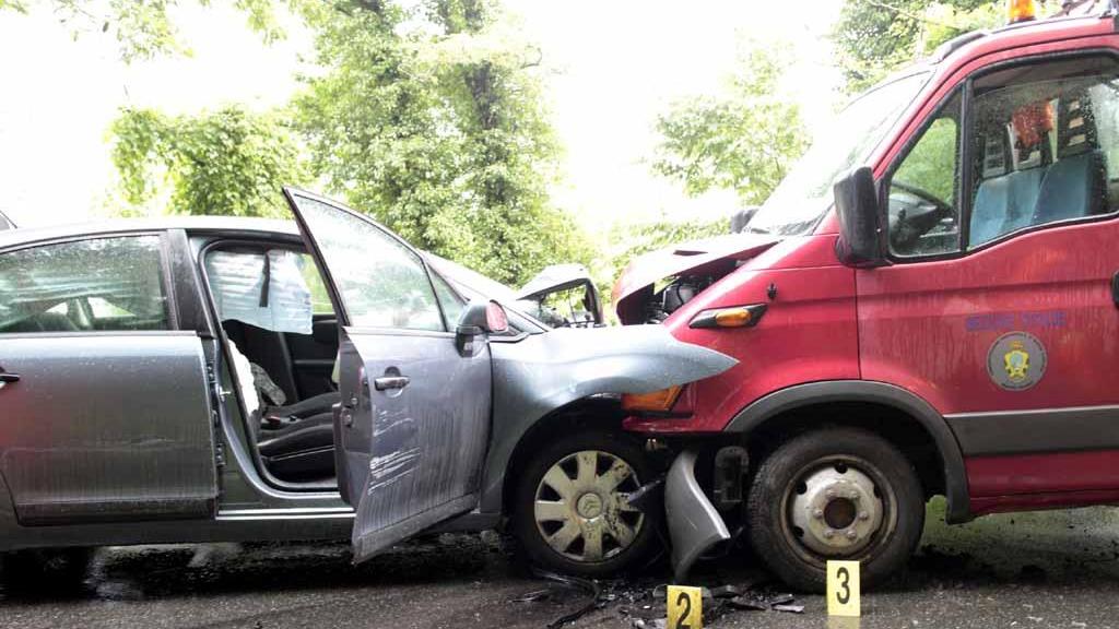Auto contro un furgone: muore un uomo di 87 anni