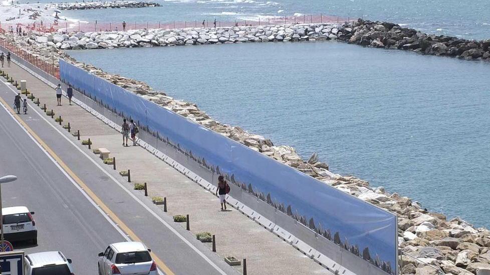 Spiagge di ghiaia, una rete al posto delle paratie