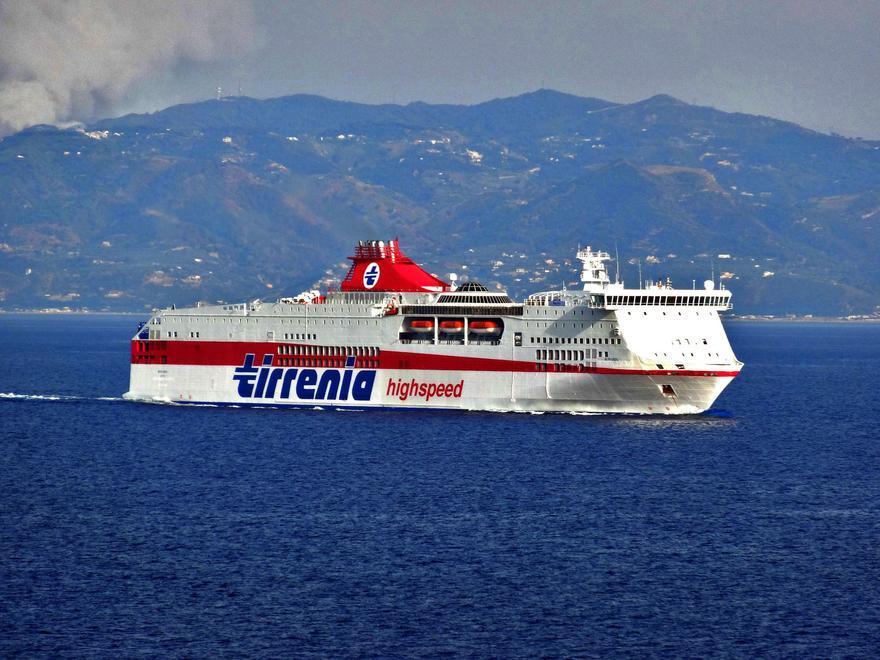 Sulle navi Tirrenia cabine attrezzate per cani e gatti 