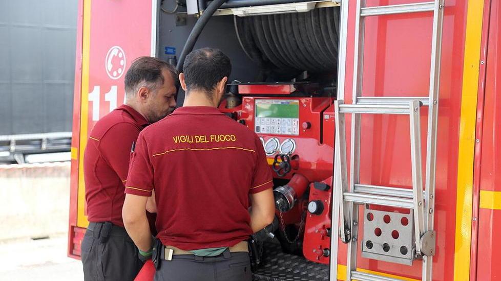 Maltempo: 5 ragazzi bloccati in una caletta, salvati dai vigili