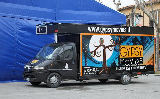 Arriva il Cinecamion in piazza Farinata 