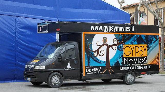 Arriva il Cinecamion in piazza Farinata