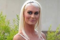 Serata hot in Valdera: arriva Brigitta Bulgari, da pornostar a dj