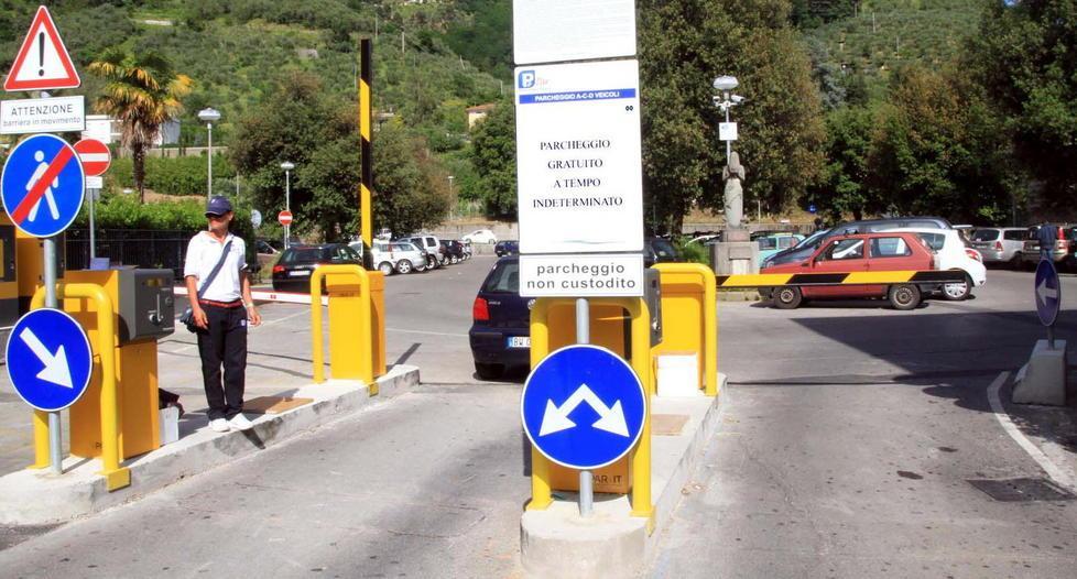 Parcheggi, è polemica: «Convenzione da rivedere» 