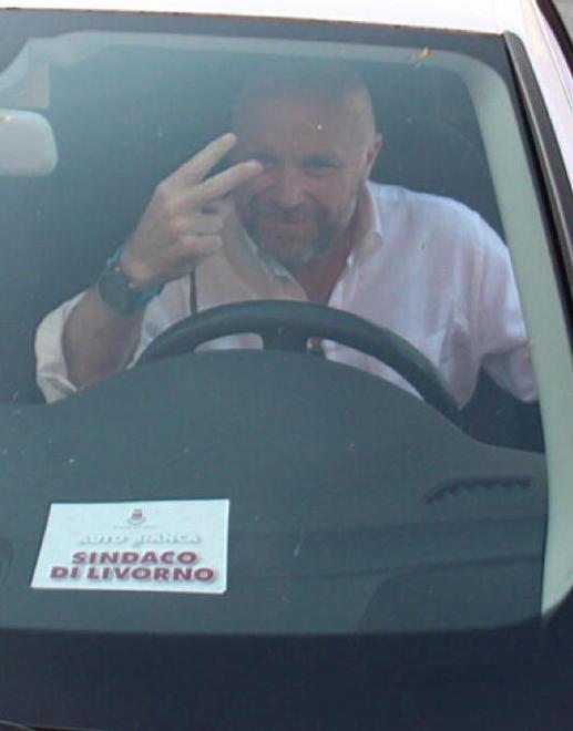 Il sindaco ha l’auto bianca ma resta anche quella blu 