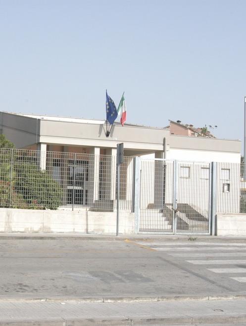 Pannelli solari sopra i tetti degli edifici comunali